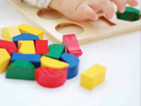clid playing with blocks